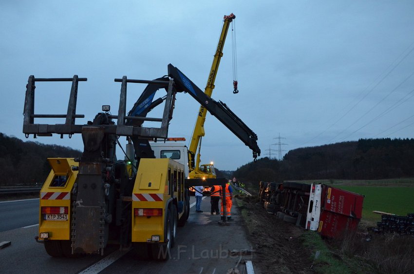 Bierlaster umgestuerzt A 3 Rich Frankfurt Hoehe AS Lohmar P147.JPG